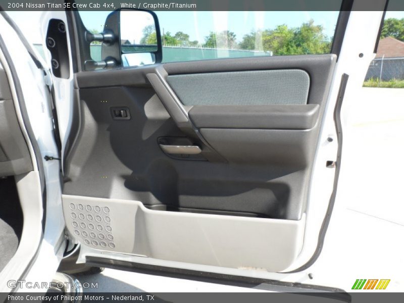 White / Graphite/Titanium 2004 Nissan Titan SE Crew Cab 4x4