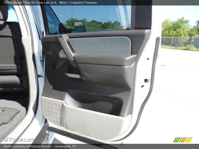 White / Graphite/Titanium 2004 Nissan Titan SE Crew Cab 4x4