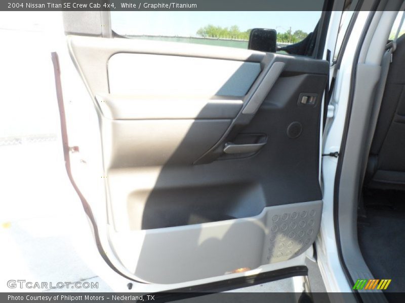 White / Graphite/Titanium 2004 Nissan Titan SE Crew Cab 4x4