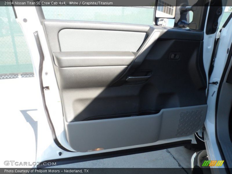 White / Graphite/Titanium 2004 Nissan Titan SE Crew Cab 4x4