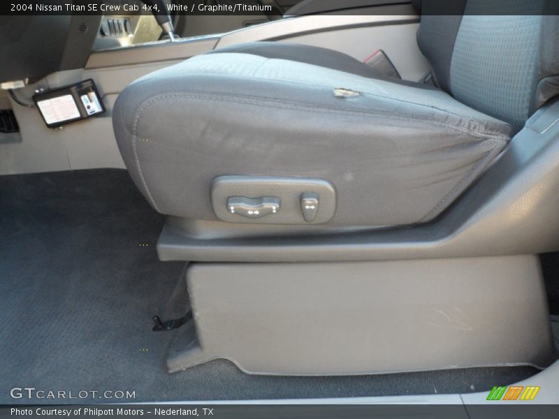 White / Graphite/Titanium 2004 Nissan Titan SE Crew Cab 4x4
