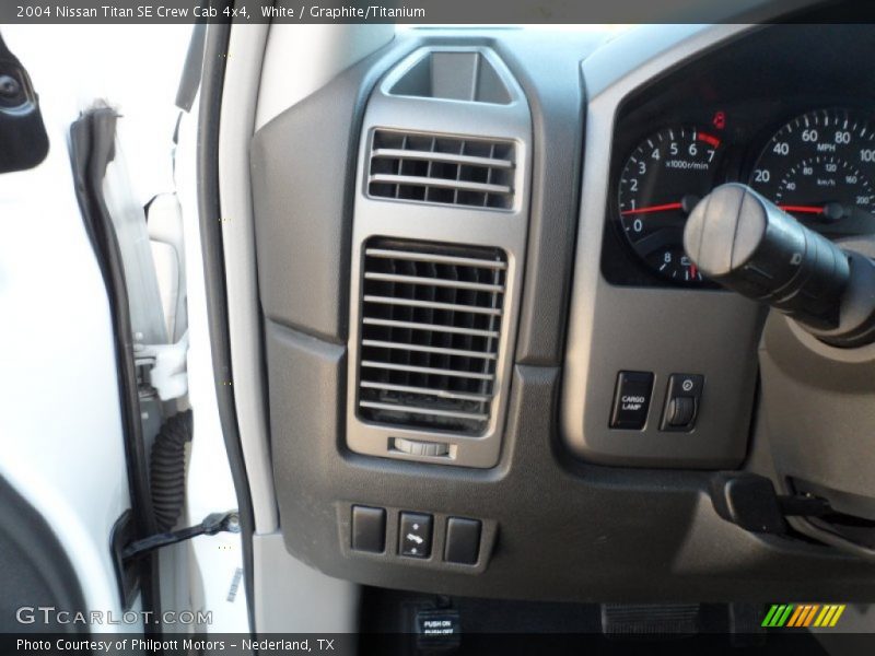 White / Graphite/Titanium 2004 Nissan Titan SE Crew Cab 4x4