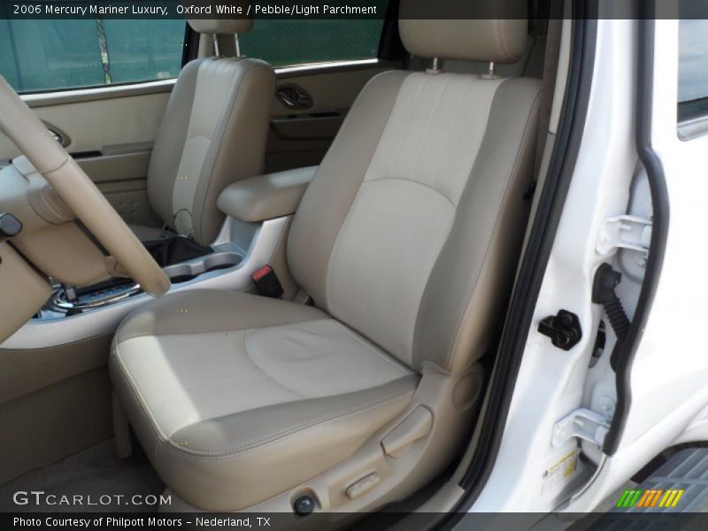 Front Seat of 2006 Mariner Luxury