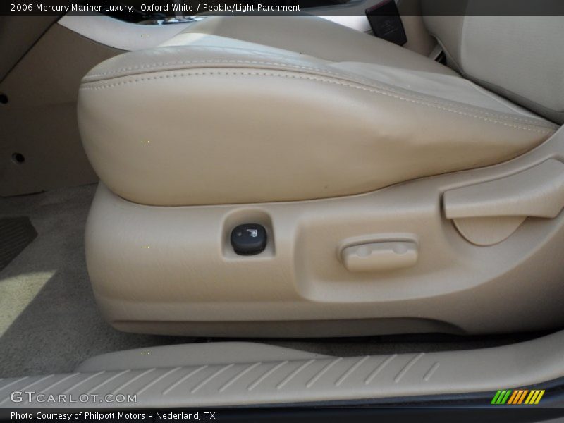 Front Seat of 2006 Mariner Luxury