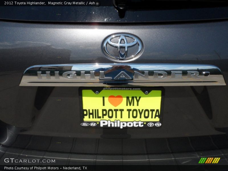 Magnetic Gray Metallic / Ash 2012 Toyota Highlander