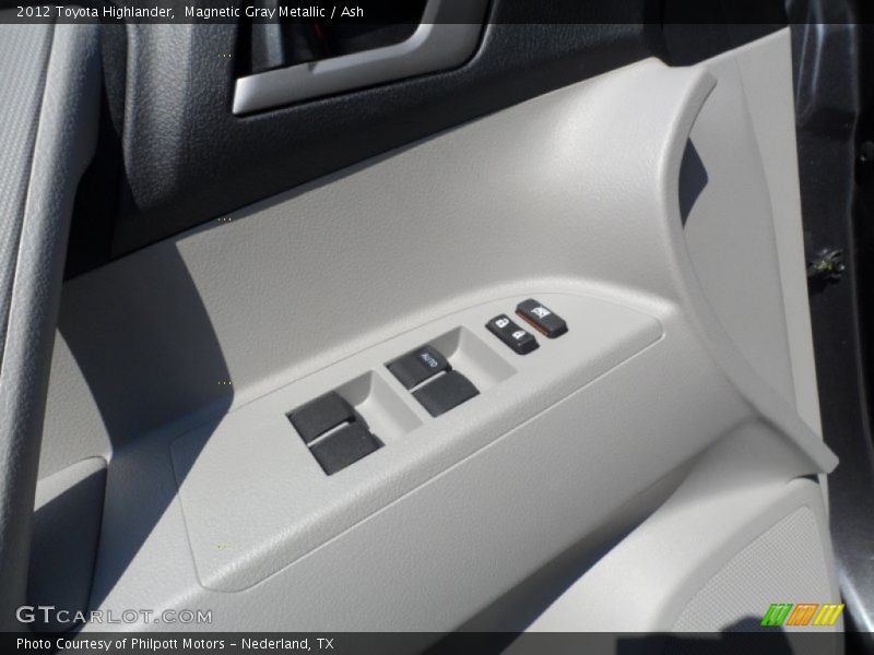 Magnetic Gray Metallic / Ash 2012 Toyota Highlander