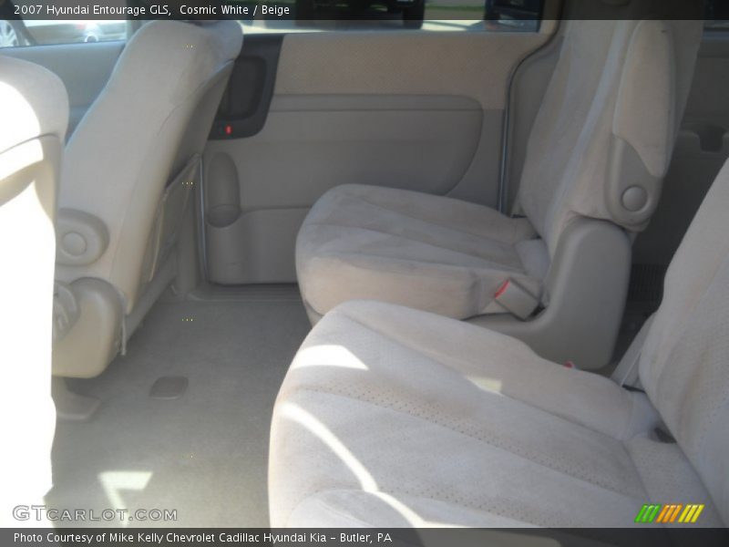 Cosmic White / Beige 2007 Hyundai Entourage GLS
