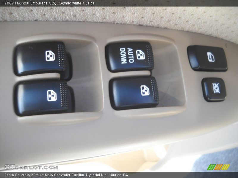 Cosmic White / Beige 2007 Hyundai Entourage GLS