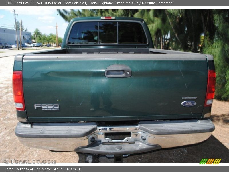 Dark Highland Green Metallic / Medium Parchment 2002 Ford F250 Super Duty Lariat Crew Cab 4x4
