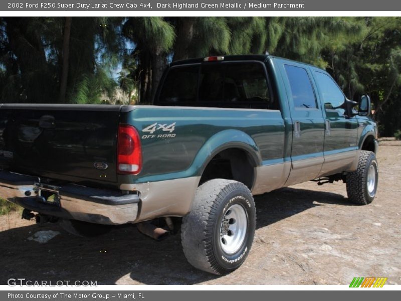 Dark Highland Green Metallic / Medium Parchment 2002 Ford F250 Super Duty Lariat Crew Cab 4x4