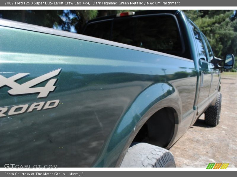 Dark Highland Green Metallic / Medium Parchment 2002 Ford F250 Super Duty Lariat Crew Cab 4x4