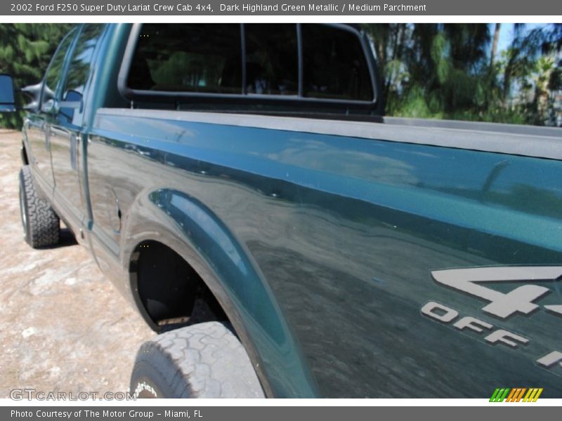 Dark Highland Green Metallic / Medium Parchment 2002 Ford F250 Super Duty Lariat Crew Cab 4x4