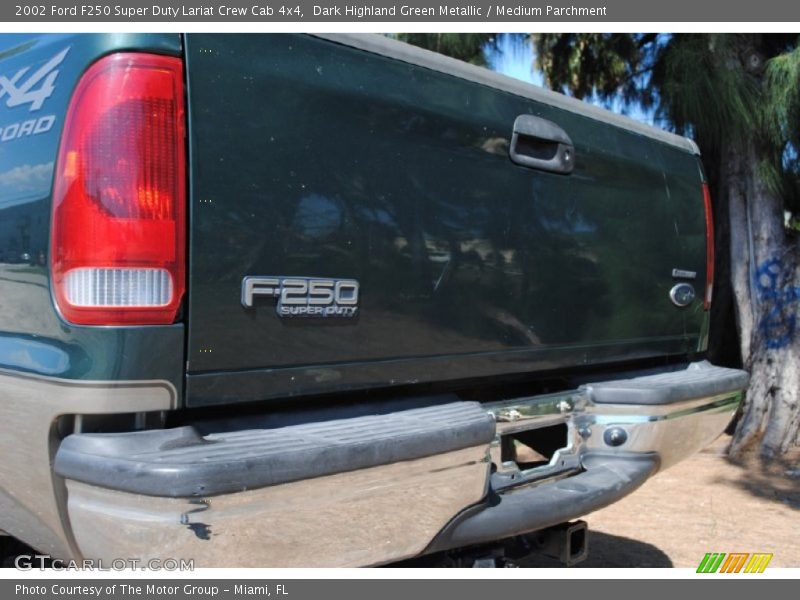 Dark Highland Green Metallic / Medium Parchment 2002 Ford F250 Super Duty Lariat Crew Cab 4x4