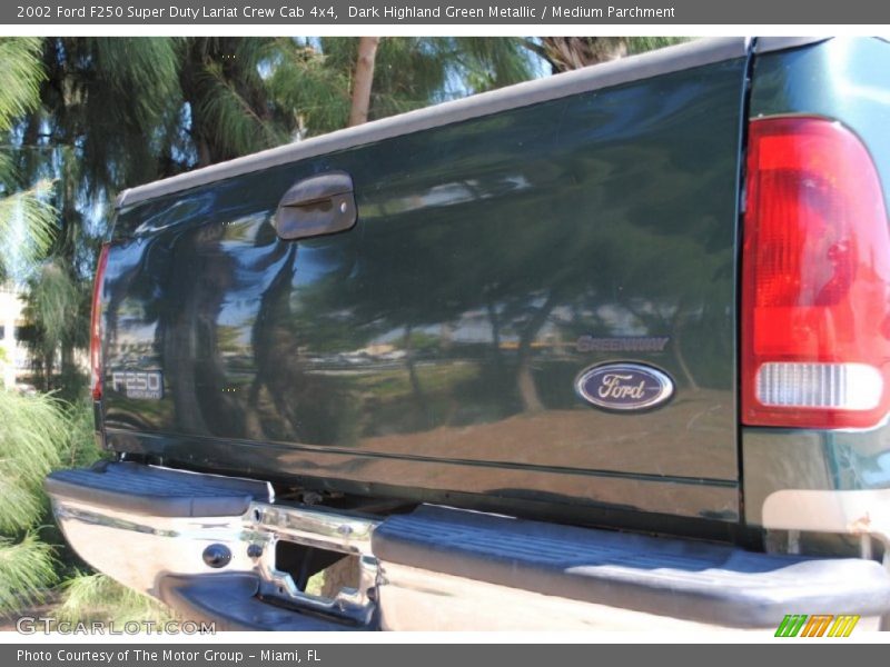 Dark Highland Green Metallic / Medium Parchment 2002 Ford F250 Super Duty Lariat Crew Cab 4x4
