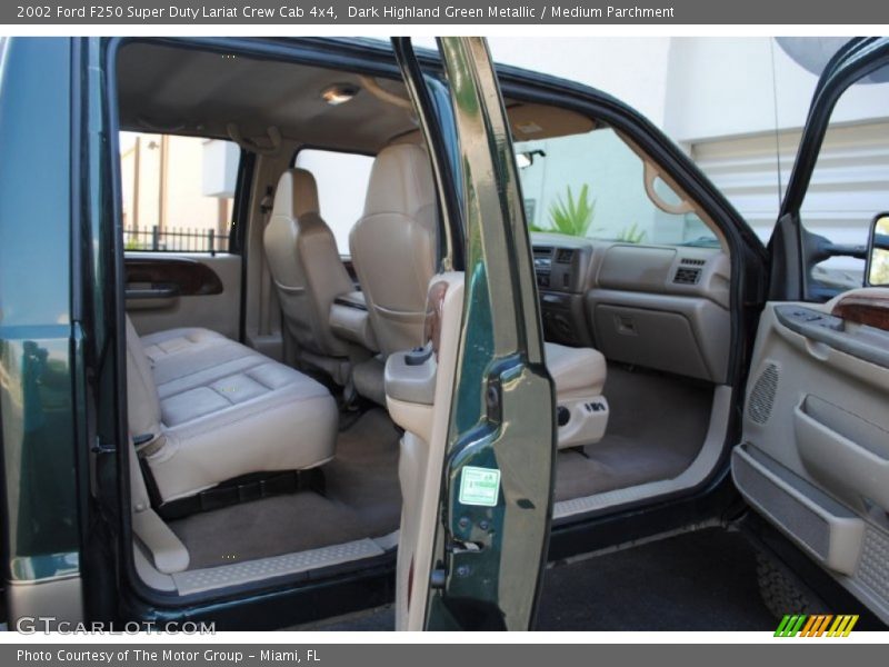 Dark Highland Green Metallic / Medium Parchment 2002 Ford F250 Super Duty Lariat Crew Cab 4x4