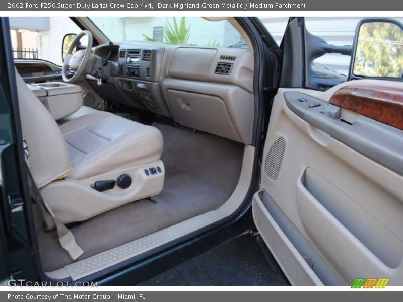 Dark Highland Green Metallic / Medium Parchment 2002 Ford F250 Super Duty Lariat Crew Cab 4x4