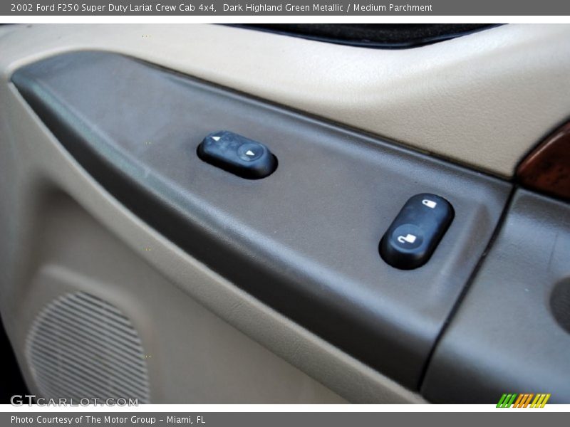 Dark Highland Green Metallic / Medium Parchment 2002 Ford F250 Super Duty Lariat Crew Cab 4x4