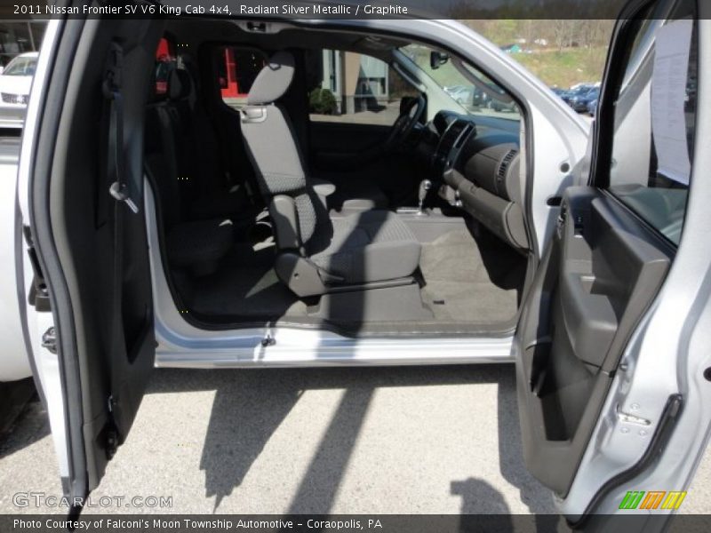 Radiant Silver Metallic / Graphite 2011 Nissan Frontier SV V6 King Cab 4x4