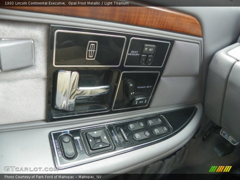 Controls of 1993 Continental Executive