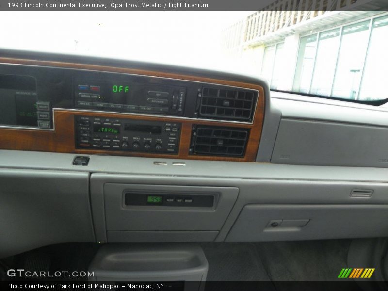 Controls of 1993 Continental Executive