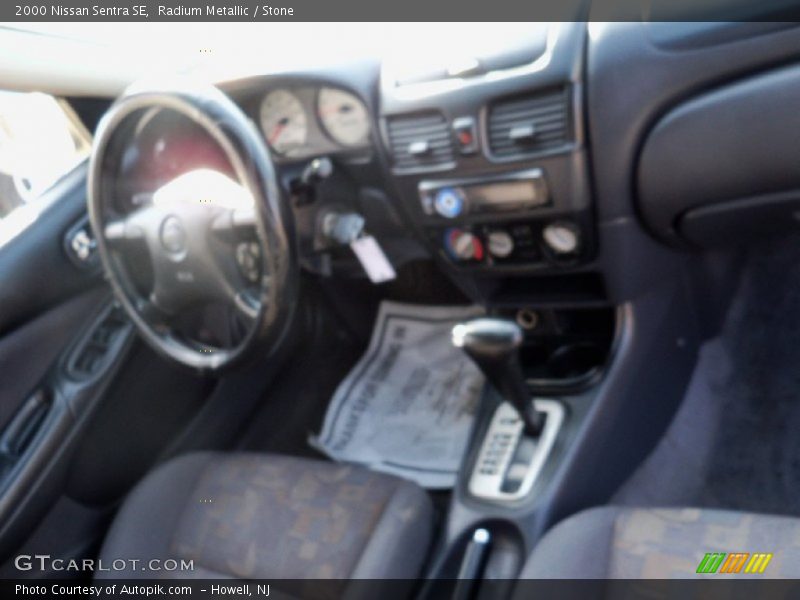 Radium Metallic / Stone 2000 Nissan Sentra SE