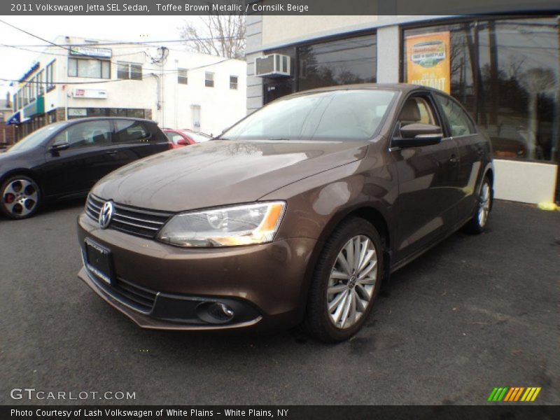 Front 3/4 View of 2011 Jetta SEL Sedan