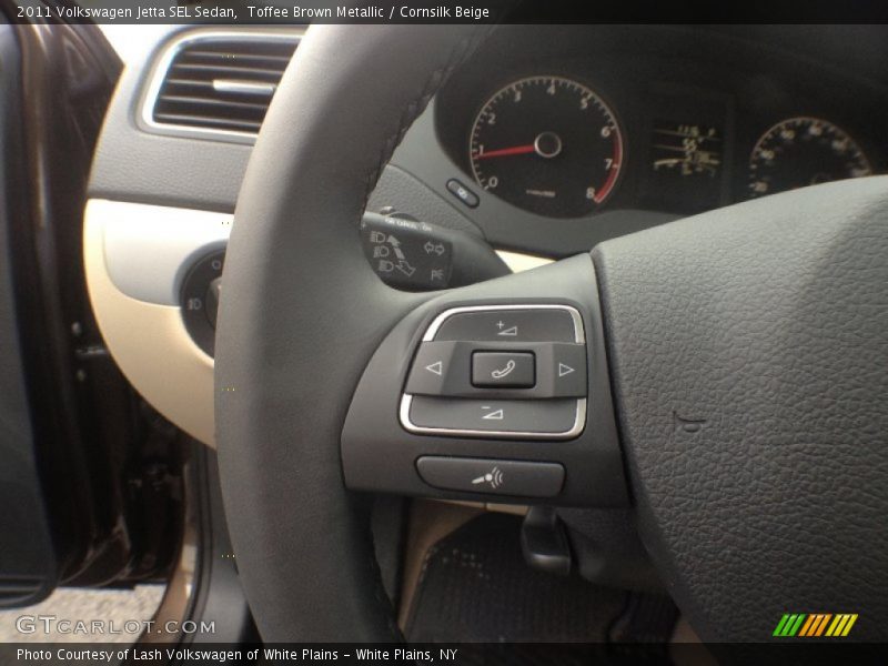 Controls of 2011 Jetta SEL Sedan