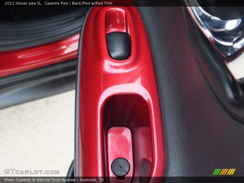 Cayenne Red / Black/Red w/Red Trim 2011 Nissan Juke SL