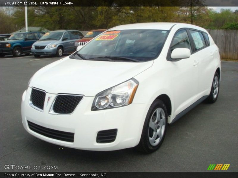 Ultra White / Ebony 2009 Pontiac Vibe