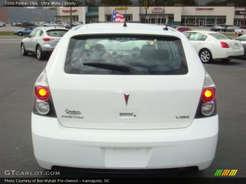 Ultra White / Ebony 2009 Pontiac Vibe