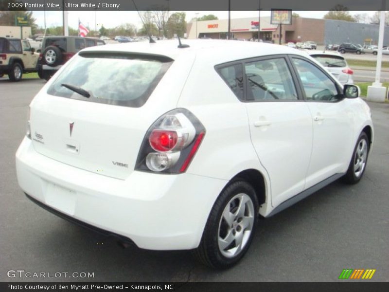 Ultra White / Ebony 2009 Pontiac Vibe