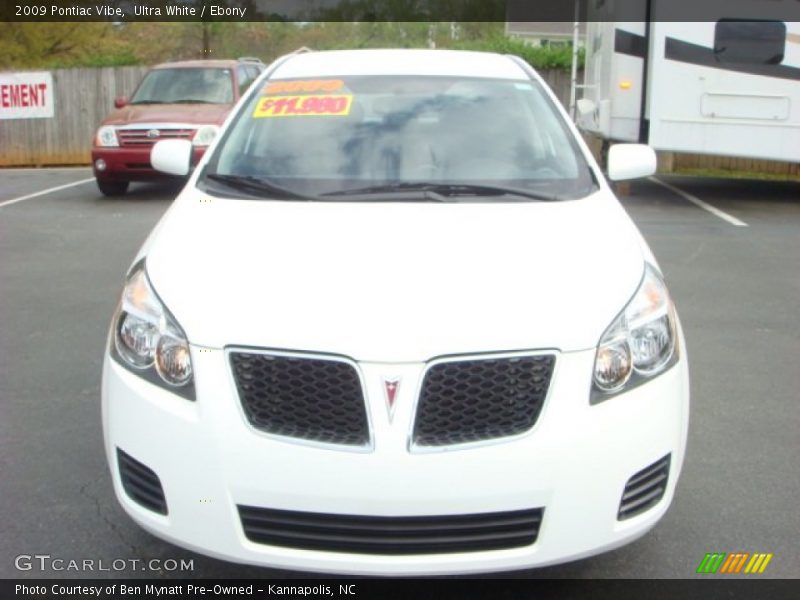 Ultra White / Ebony 2009 Pontiac Vibe