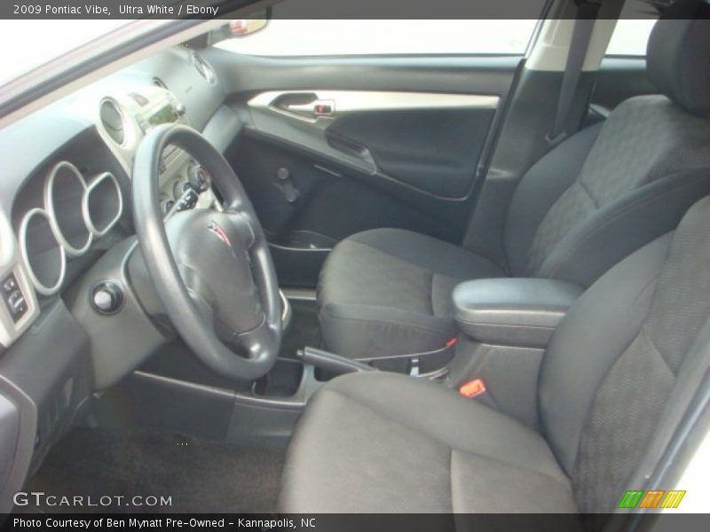 Ultra White / Ebony 2009 Pontiac Vibe