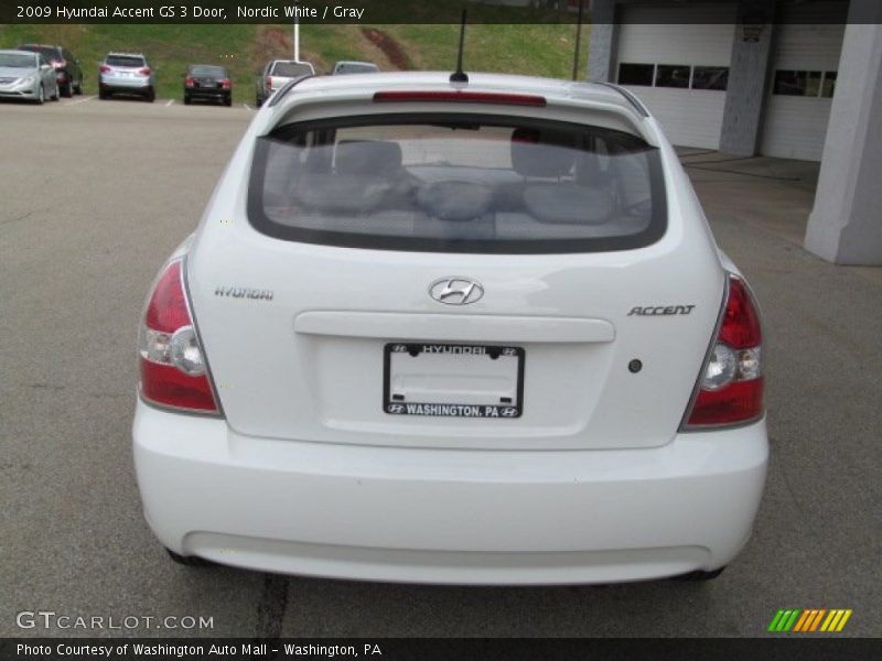 Nordic White / Gray 2009 Hyundai Accent GS 3 Door