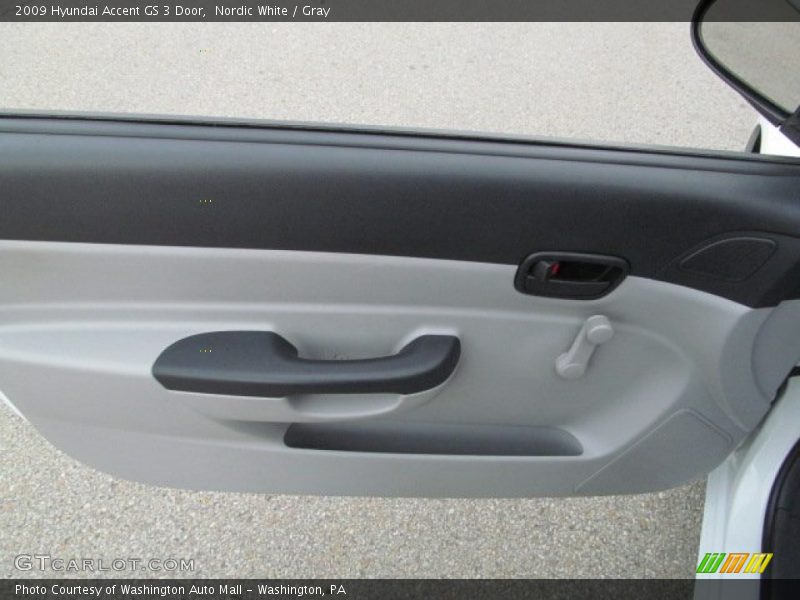 Nordic White / Gray 2009 Hyundai Accent GS 3 Door