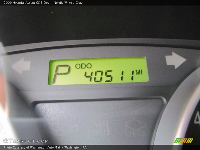 Nordic White / Gray 2009 Hyundai Accent GS 3 Door