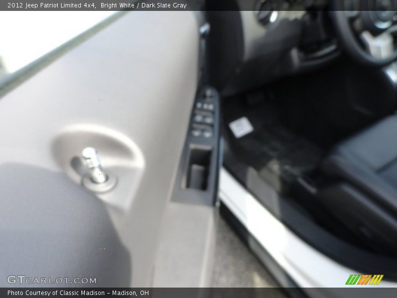 Bright White / Dark Slate Gray 2012 Jeep Patriot Limited 4x4