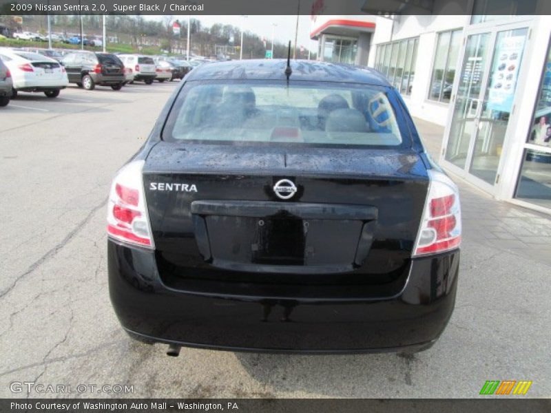 Super Black / Charcoal 2009 Nissan Sentra 2.0