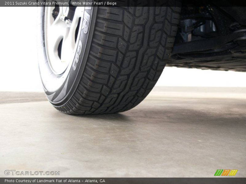 White Water Pearl / Beige 2011 Suzuki Grand Vitara Premium