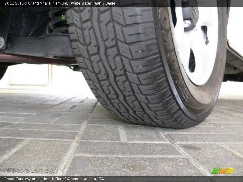 White Water Pearl / Beige 2011 Suzuki Grand Vitara Premium