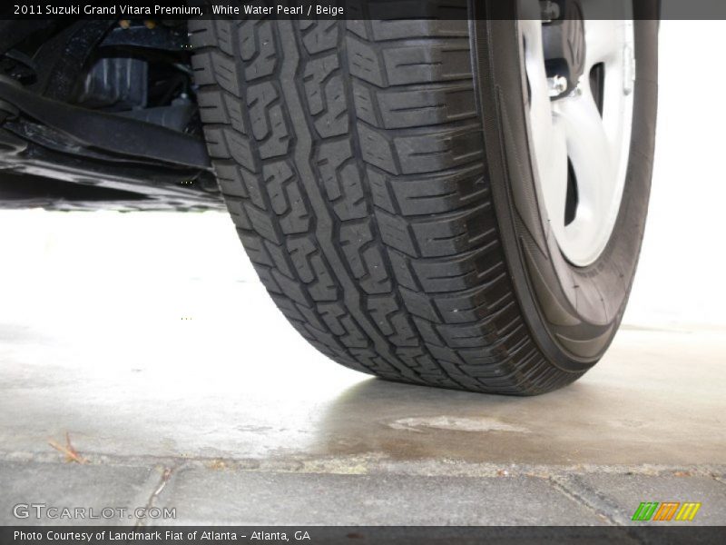 White Water Pearl / Beige 2011 Suzuki Grand Vitara Premium