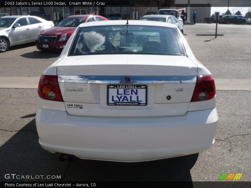 Cream White / Gray 2003 Saturn L Series L300 Sedan