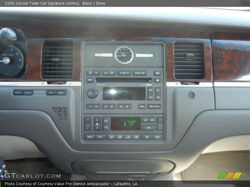Black / Dove 2006 Lincoln Town Car Signature Limited