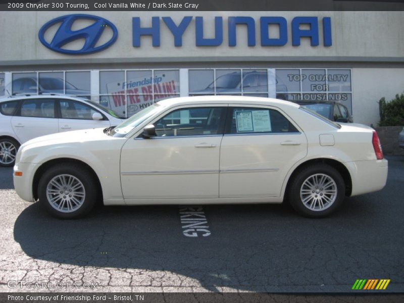 Cool Vanilla White / Dark Slate Gray 2009 Chrysler 300 Touring
