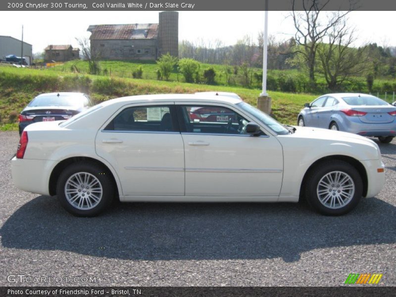 Cool Vanilla White / Dark Slate Gray 2009 Chrysler 300 Touring