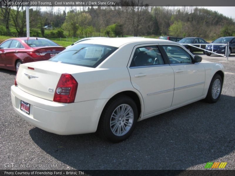 Cool Vanilla White / Dark Slate Gray 2009 Chrysler 300 Touring