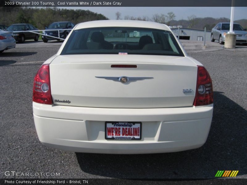 Cool Vanilla White / Dark Slate Gray 2009 Chrysler 300 Touring