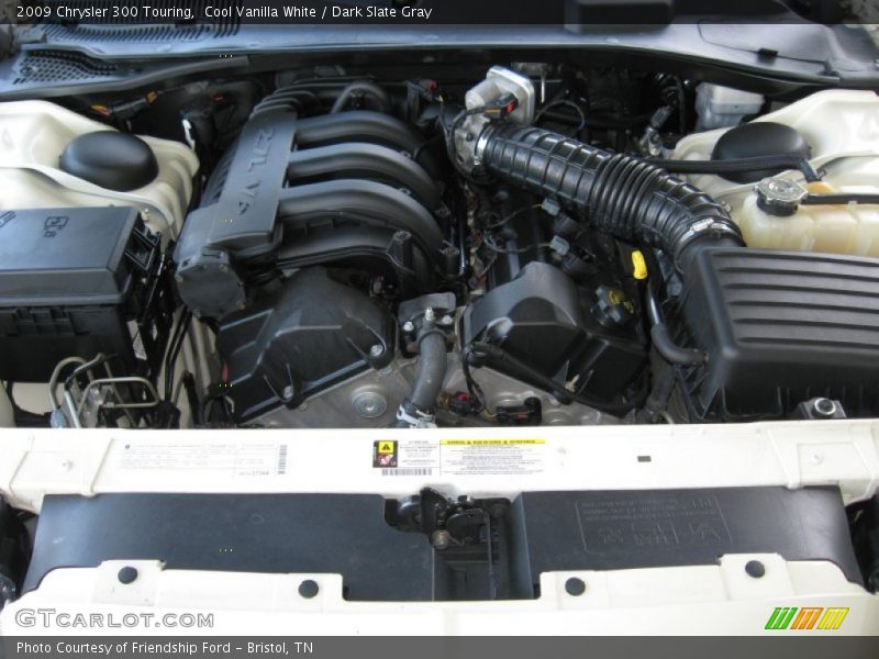 Cool Vanilla White / Dark Slate Gray 2009 Chrysler 300 Touring