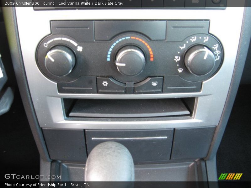 Cool Vanilla White / Dark Slate Gray 2009 Chrysler 300 Touring