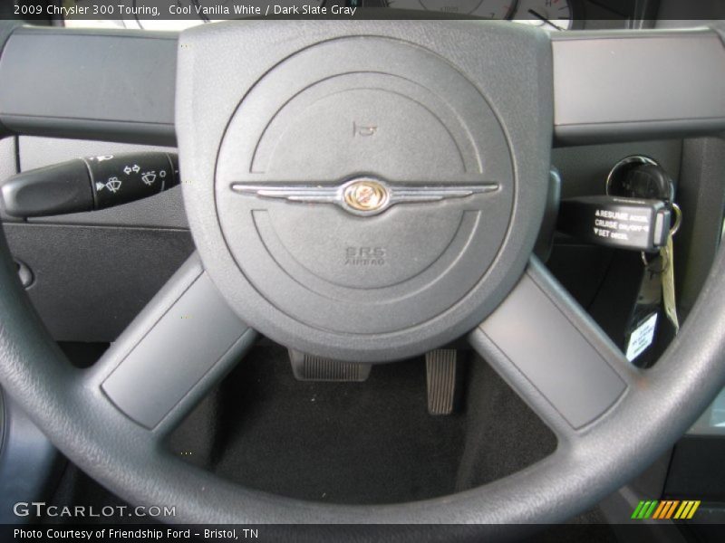 Cool Vanilla White / Dark Slate Gray 2009 Chrysler 300 Touring